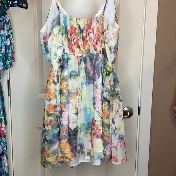 Colorful spring time dress - Picture 4 of 8